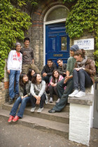 Студенты на ступеньках