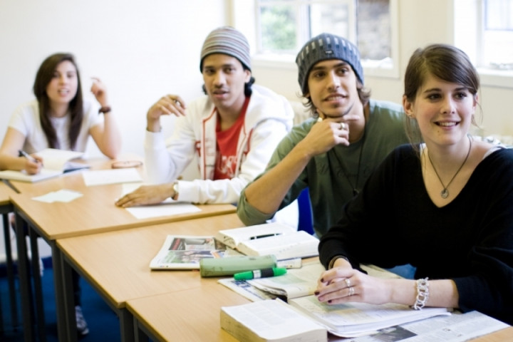 Студенты Studio Cambridge на уроке