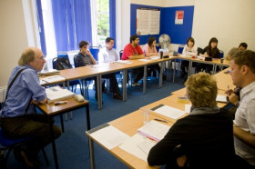 Студенты Studio Cambridge на уроке