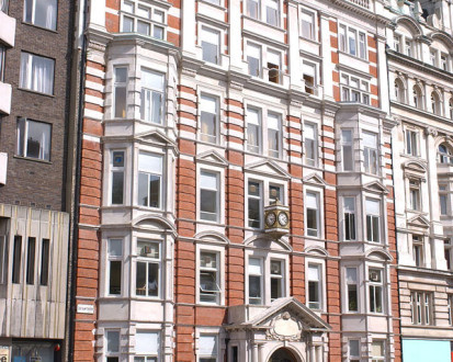 здание школы St Giles London Central