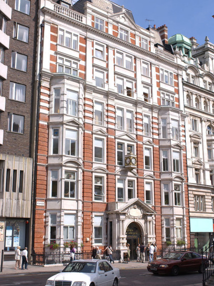 здание школы St Giles London Central