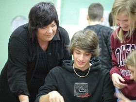 Учителя Bell Bloxham всегда готовы оказать ребятам поддержку