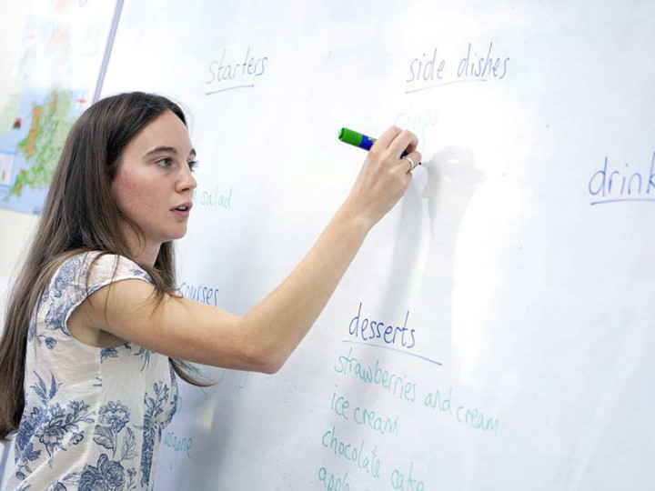 Урок английского в Bell Bloxham