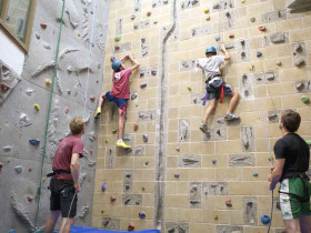 Стена для скалолазания в Bell Bloxham