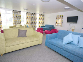 Общая комната для девочек в The Lays School