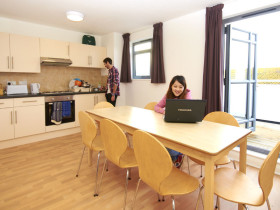 кухня в St Giles George Street Residence