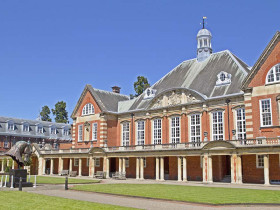 здание колледжа Wellington