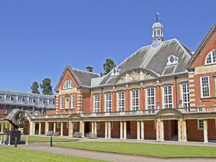 здание колледжа Wellington