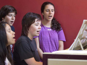 Уроки музыки и пения в школе Bell