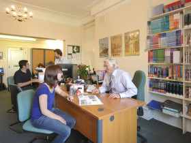 ресепшн школы St Giles Eastbourne