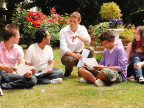 занятия английским в саду школы