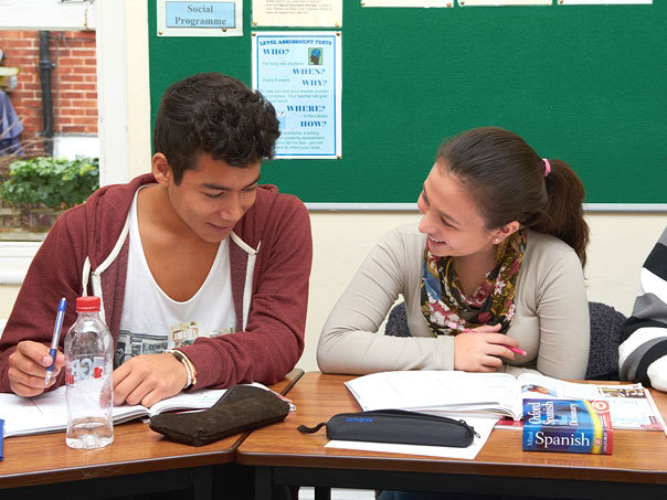 занятия английским в St Giles Eastbourne