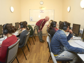 цифровая лингвистическая лаборатория в St Giles Eastbourne