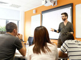 занятия английским в классе