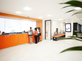 ресепшн школы EC London