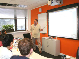 учебная аудитория EC London