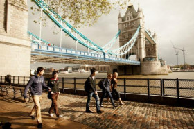 студенты EC London