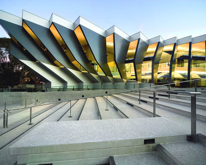 здание медицинского центра Австралийского Национального Университета