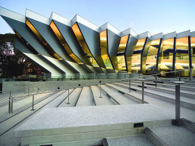 здание медицинского центра Австралийского Национального Университета