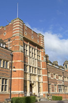 главный вход в здание Bell в Сент-Олбанс