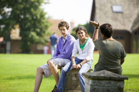 Студенты Bede's Dicker в Истборне