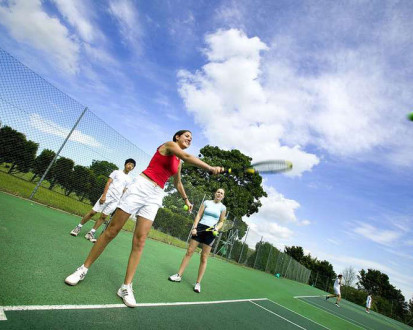 Занятия теннисом