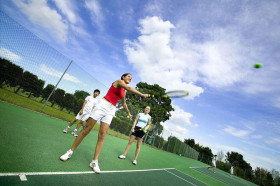 Занятия теннисом