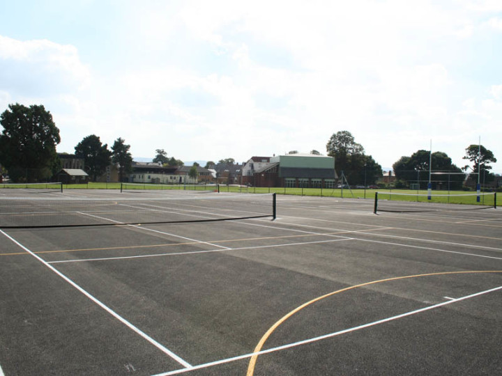 Теннисный корт