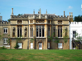 Здание школы LAL St Mary's University College