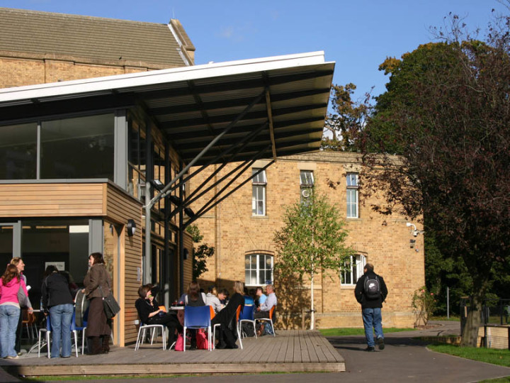 Здание школы LAL LAL St Mary's University College