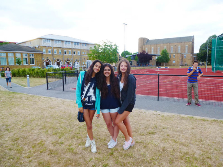 Студенты LAL St Mary's University College