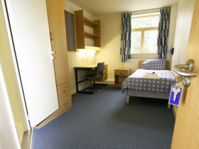 Комната для студентов LAL St Mary's University College