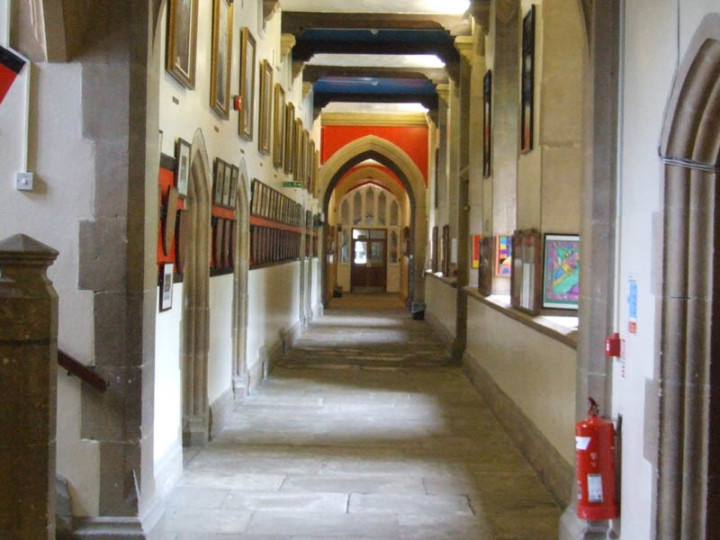 Здание школы Kelly College