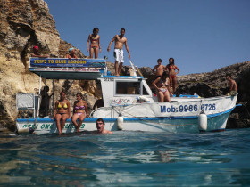 Прогулка на катере по прозрачным водам Средиземного моря