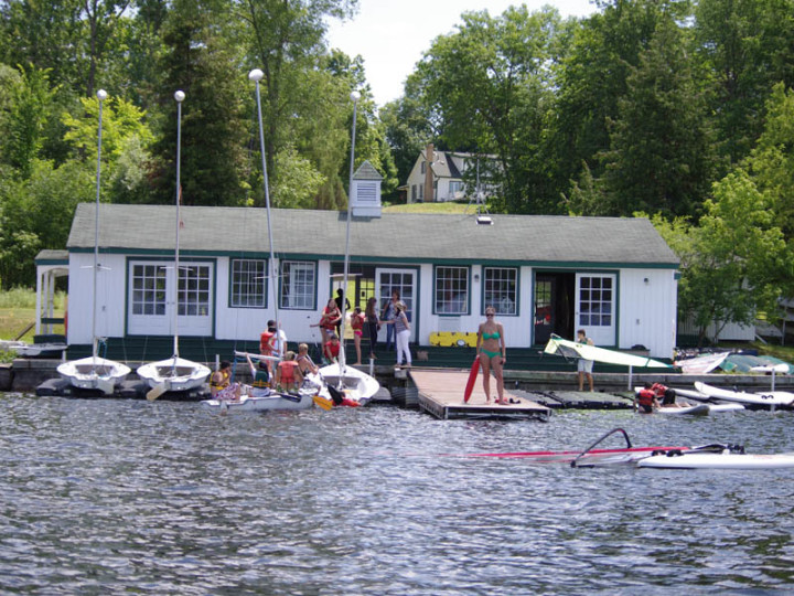 Здание школы CISS Lakefield Camp