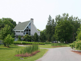 Здание школы CISS Lakefield Camp