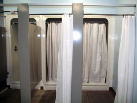 Душ в школе CISS Lakefield Camp