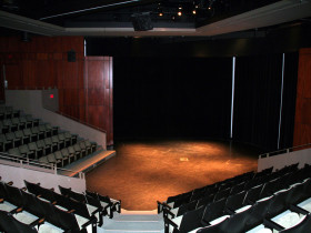 Театр в CISS Lakefield Camp