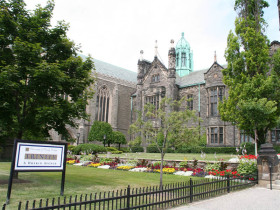 Здание школы CISS Trinity College