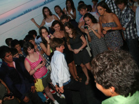 Дискотека на теплоходе