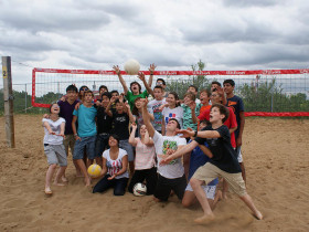 Студенты Wynchemna Calgary на игре в волейбол