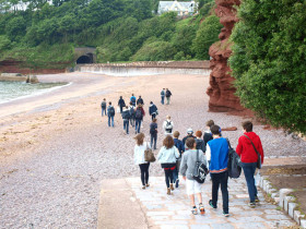 Студенты OISE Dawlish на прогулке
