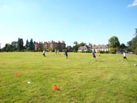 Футбольное поле в OISE Oxford 