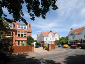 Здание школы OISE Folkestone