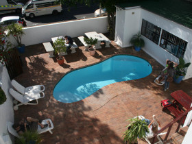 Бассейн на территории школы LAL Cape Town