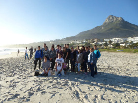 Студенты LAL Cape Town на пляже