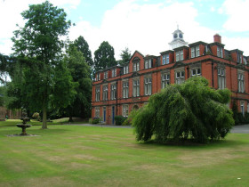 Здание школы OISE Wrekin College