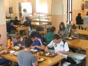 столовая школы Newtown