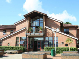 Здание школы EC Cambridge