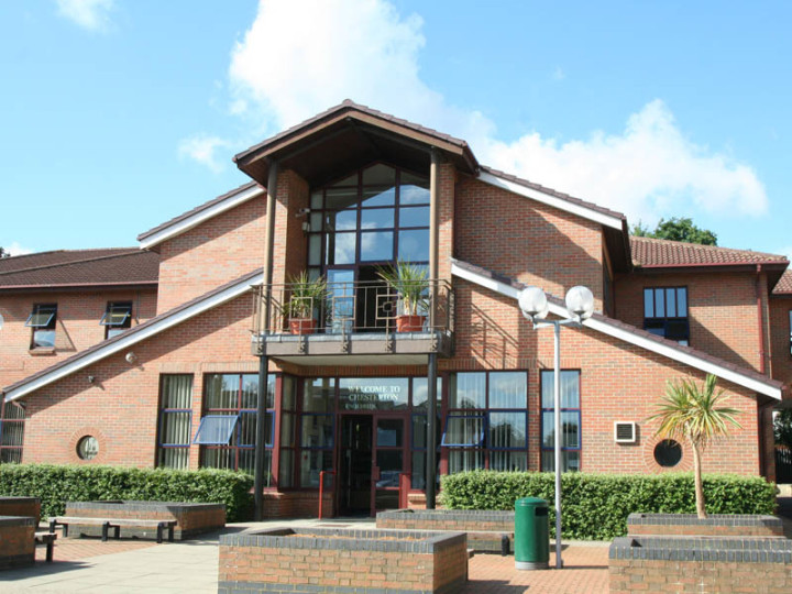 Здание школы EC Cambridge